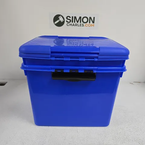 2 PLASTIC STORAGE TUBS IN BLUE WITH LIDS