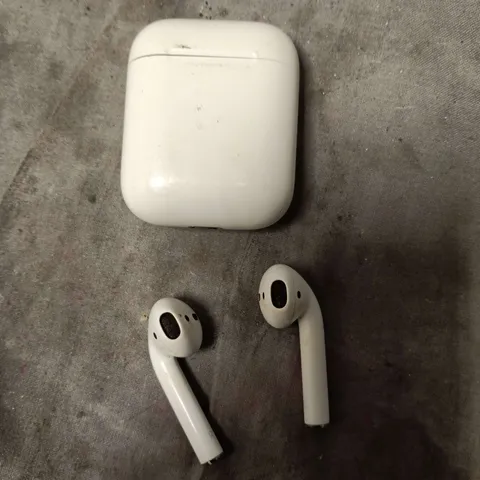 APPLE AIRPODS WIRELESS EARPHONES 