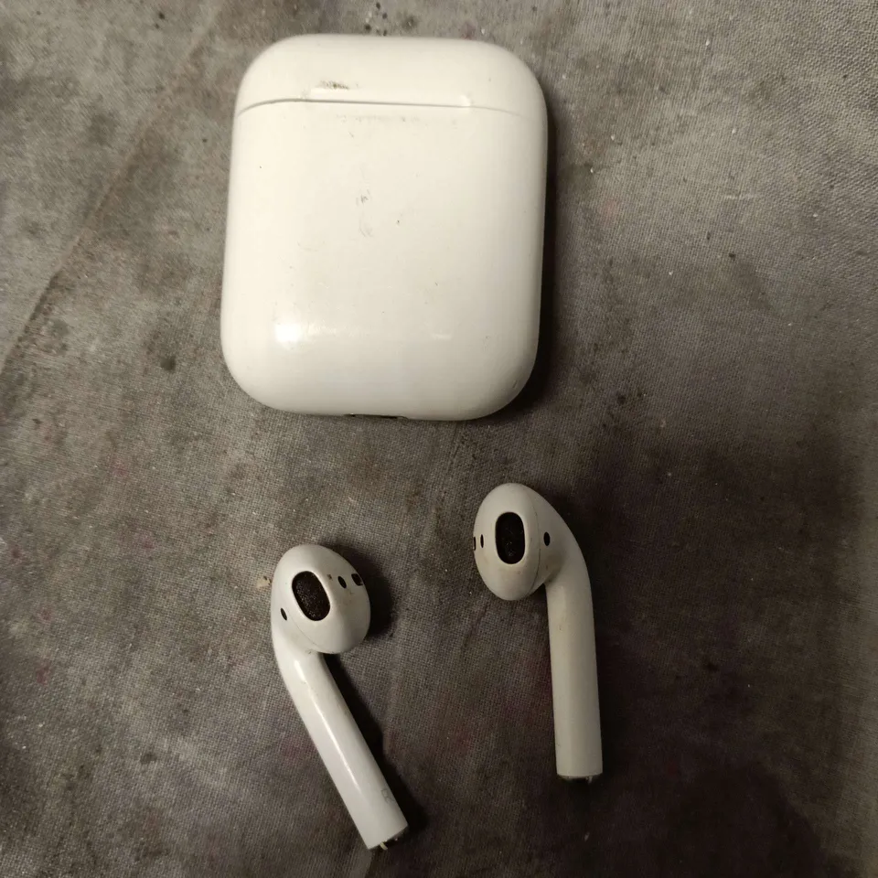 APPLE AIRPODS WIRELESS EARPHONES