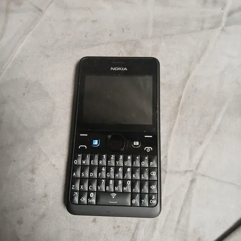 NOKIA MOBILE PHONE WITH QWERTY KEYBOARD 