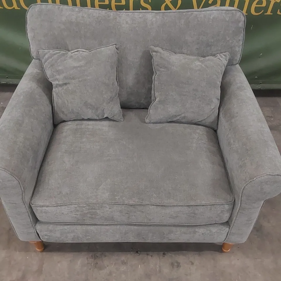 QUALITY DESIGNER FABRIC UPHOLSTERED LOVESEAT