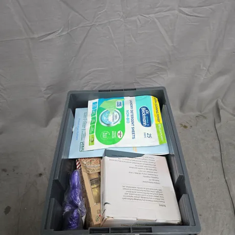 TOTE OF APPROXIMATELY 15 ASSORTED ITEMS TO INCLUDE: DYLON JEANS BLUE 