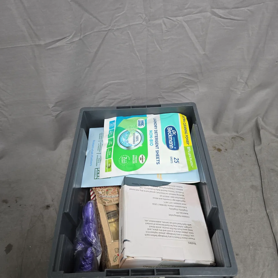 TOTE OF APPROXIMATELY 15 ASSORTED ITEMS TO INCLUDE: DYLON JEANS BLUE 