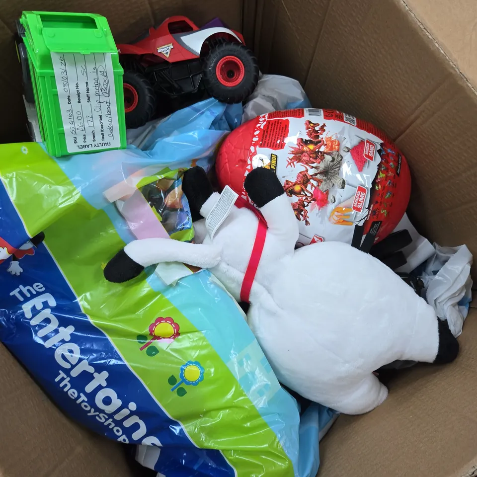 APPROXIMATELY 12 ASSORTED TOYS & GAMES PRODUCTS TO INCLUDE MARBLE RALLY, PLUSH, ROBOALIVE DINO FOSSIL, ETC