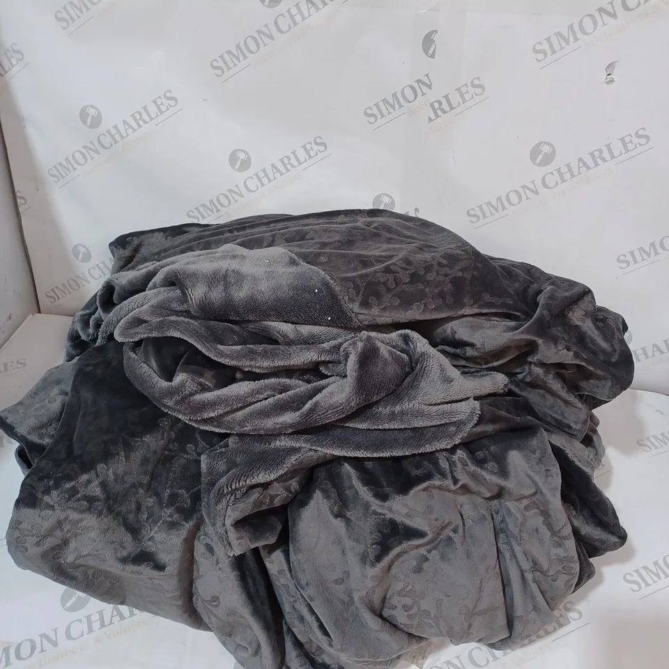 BAGGED CM OMB FLR 3PC DUVET CHARCOAL KING SIZED
