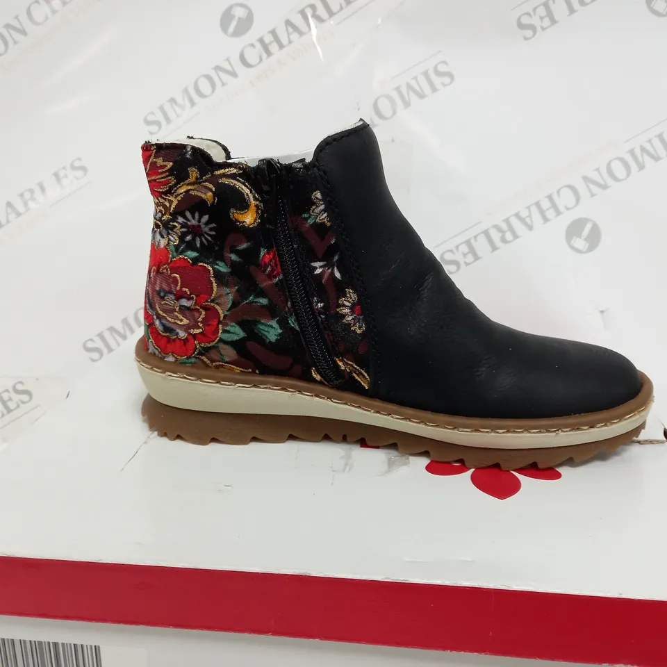 BOXED RIEKER CHELSEA BOOTS, NAVY - SIZE 4