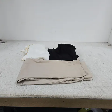 BOX OF APPROXIMATELY 20 ASSORTED CLOTHING ITEMS OF VARIOUS SIZES AND STYLES TO INCLUDE MALISSA J, KIM AND CO ETC