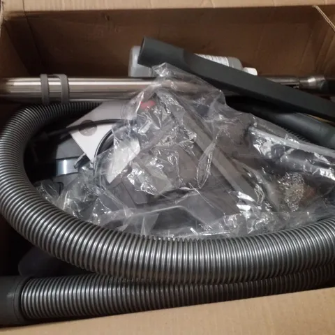 BOXED THOMAS AQUA+ PET AND FAMILY VACUUM AND CARPET CLEANER