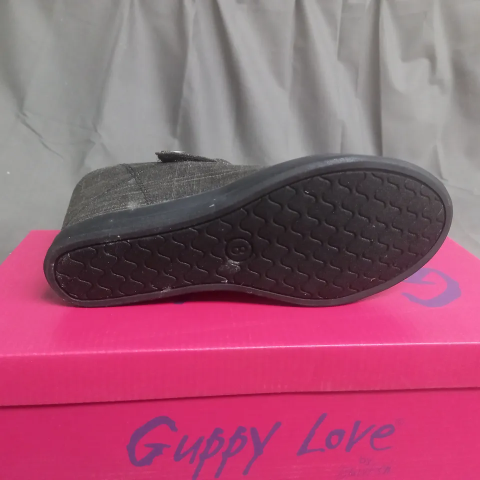 BOX OF APPROXIMATELY 10 BLACK  GUPPY LOVE BY BLOWFISH SHOES IN VARIOUS SIZES 