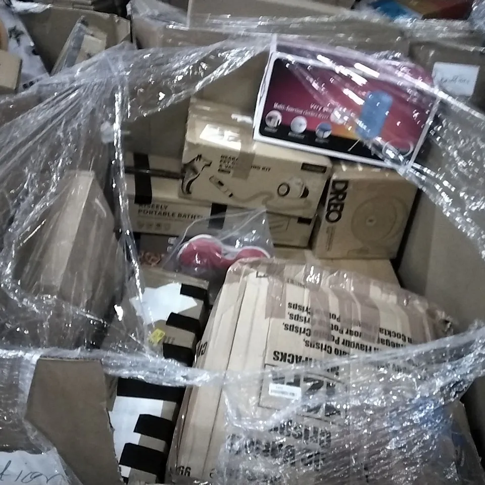 PALLET CONTAINING VARIOUS ASSORTED ITEMS TO INCLUDE:BLANK CANVASSES FOLDING CAMPING CHAIR, 4 IN 1 BABY BASSINET, BABY CHANGING STATION, ETC.