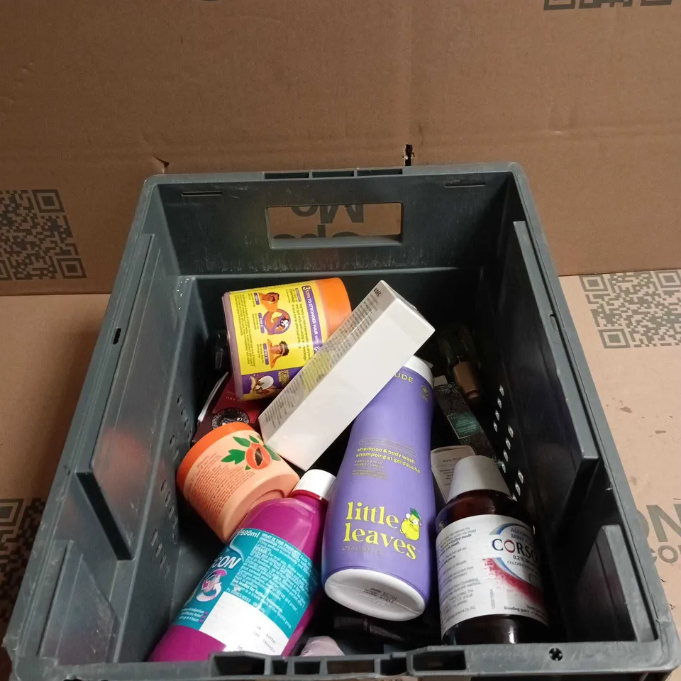 TOTE OF APPROXIMATELY 20 ASSORTED COSMETIC ITEMS TO INCLUDE CORSODYL, KOEC WHITE TRUFFLE SERUM, ATTITUDE LITTLE LEAVES SHAMPOO, MEGA GROWTH DAILY LEAVE IN STRENGTHENER ETC