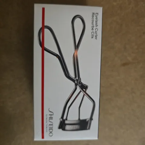 SHISEIDO EYELASH CURLER – BOXED