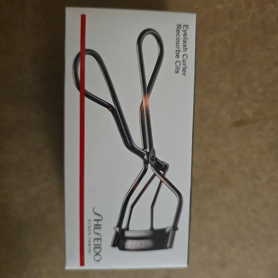 SHISEIDO EYELASH CURLER – BOXED