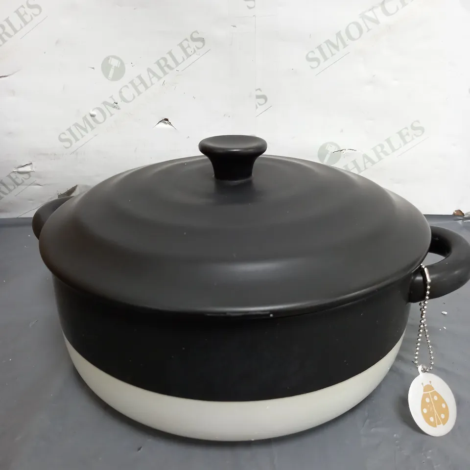 BUNDLEBERRY BY AMANDA HOLDEN LARGE CERAMIC CASSEROLE DISH