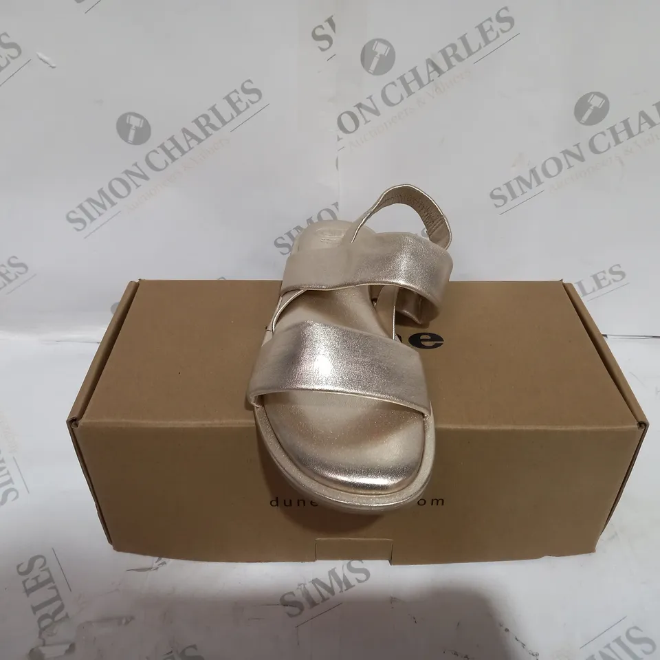 BOXED DUNE LAUDE LEATHER SANDAL SIZE 7