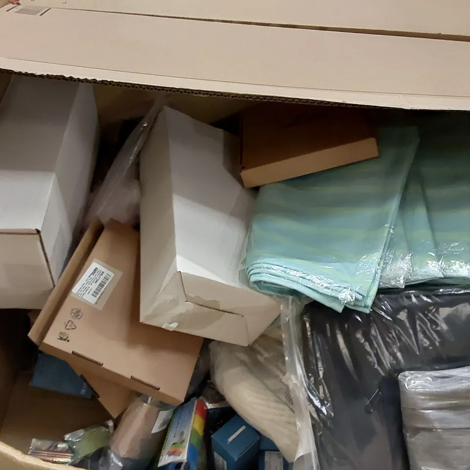 PALLET OF ASSORTED ITEMS INCLUDING: JACKET, CLOTHES PEGS, PLACEMAT, SLIPPERS, HEMP ROPE, EMERGENCY BLANKET, LUNCH BAG, POOL CLEANING TABLETS