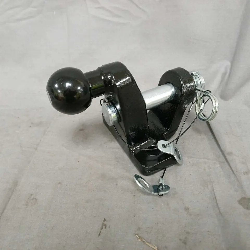 TOW HITCH COUPLING WITH BALL AND MOUNTING HARDWARE