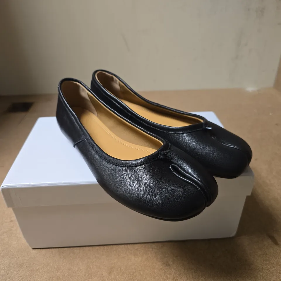 MAISON MARGIELA PARIS UK 4.5 WOMEN'S BLACK LEATHER BALLET FLATS (EU 37) BOXED