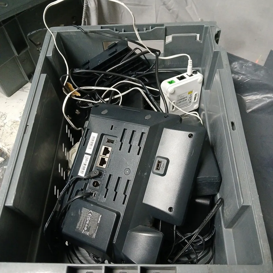 APPROXIMATELY 12 ASSORTED ITEMS TO INCLUDE ROUTERS, PLUGS ETC