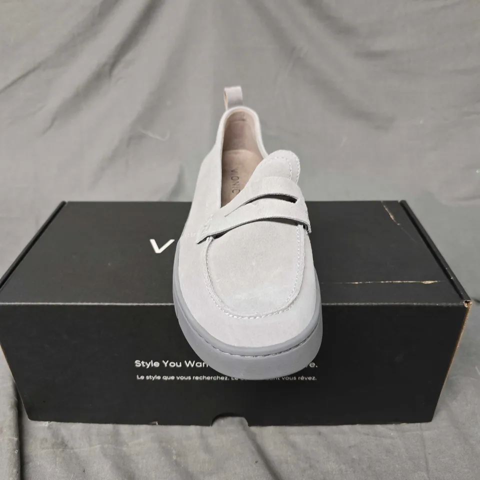 BOXED PAIR OF VIONIC UPTOWN SANDALS - 7