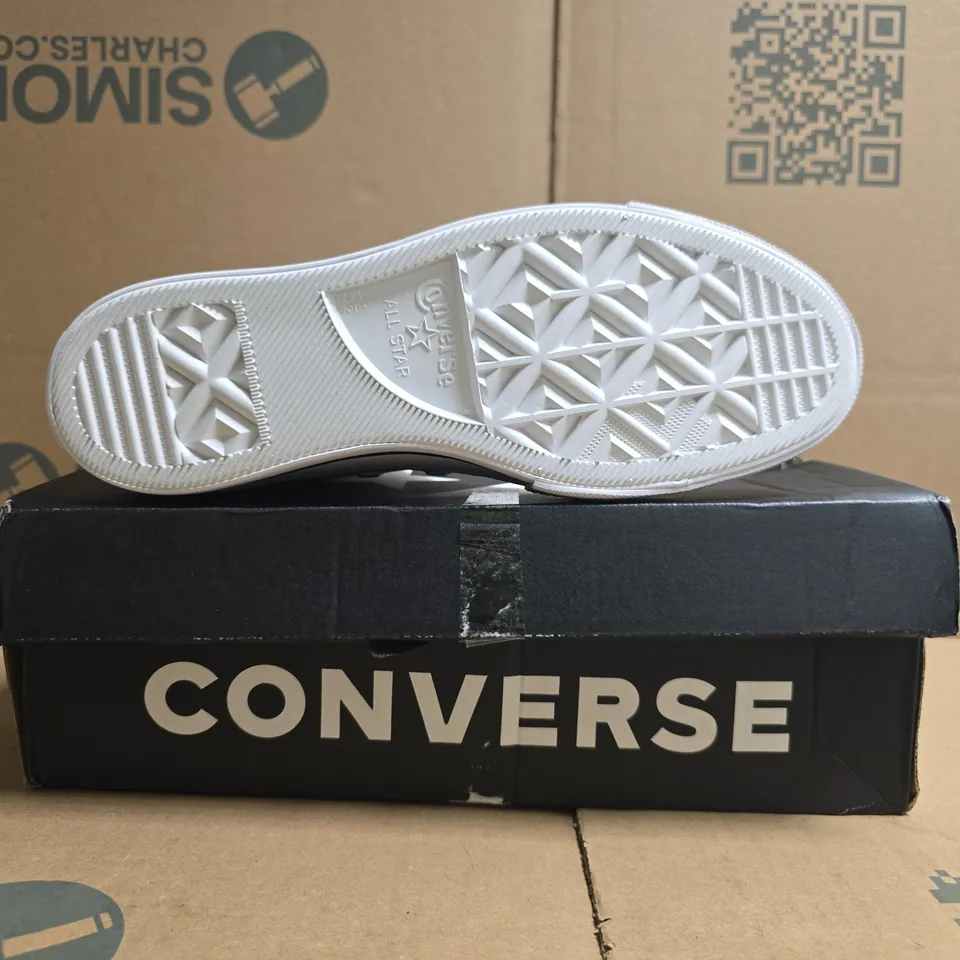 BOXED PAIR OF CONVERSE HI-TOP SHOES IN WHITE SIZE UK 5.5