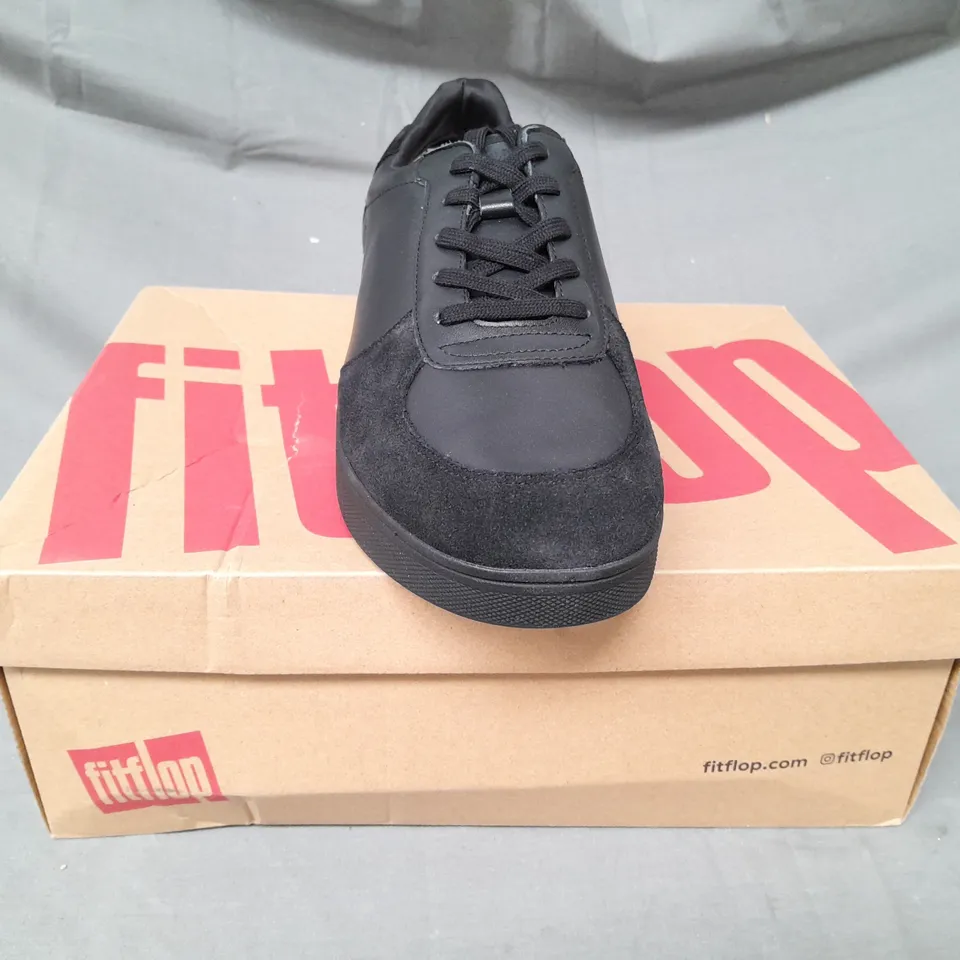 BOXED PAIR OF FITFLOP RALLY LEATHER/SUEDE PANEL SNEAKERS IN BLACK UK SIZE 9