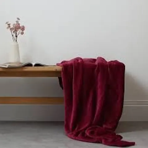 COZEE HOME FAMILY OVERSIZE VELVETSOFT THROW - PLUM
