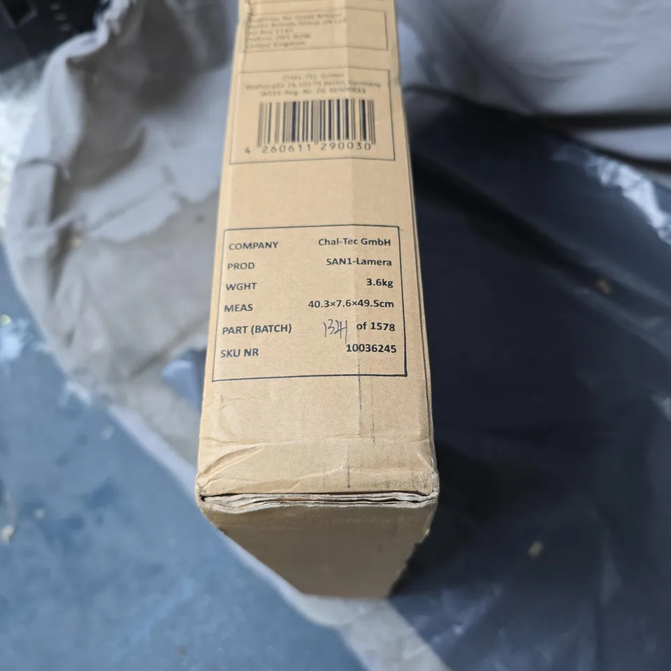 BLUMFELDT WHITE TOILET SEAT WITH FITTINGS – SAN1-LAMERA (BOXED)