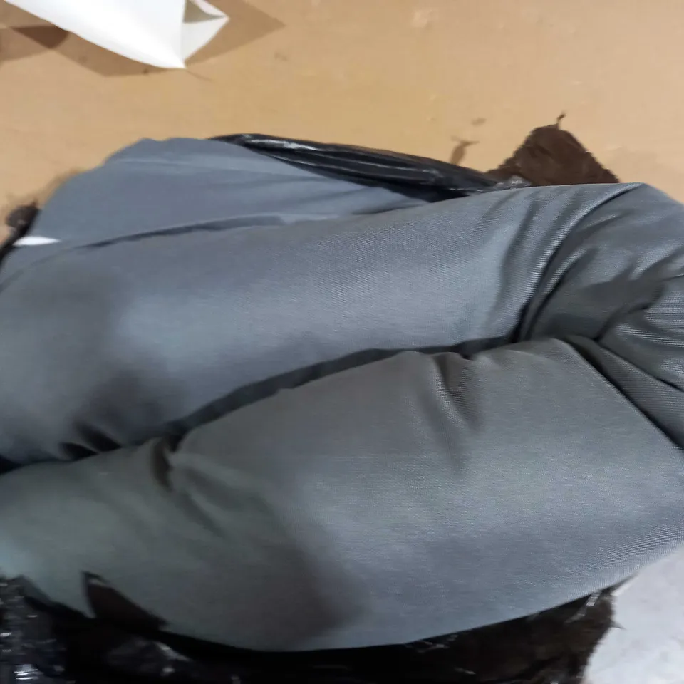 GREY PLAID MATRESS