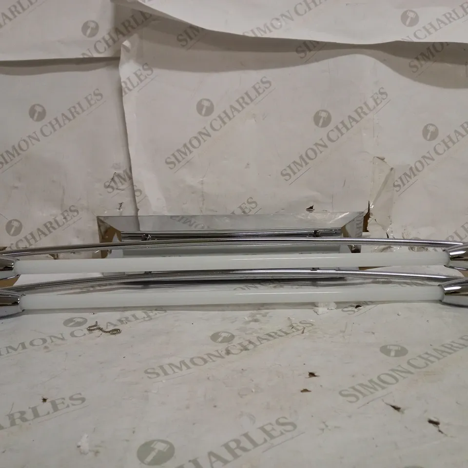 SILVER WALL/ CEILING LIGHT LED