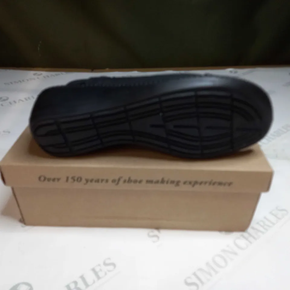BOXED CUSHION WALK OPEN TOE PLATFORM SANDALS - SIZE 6
