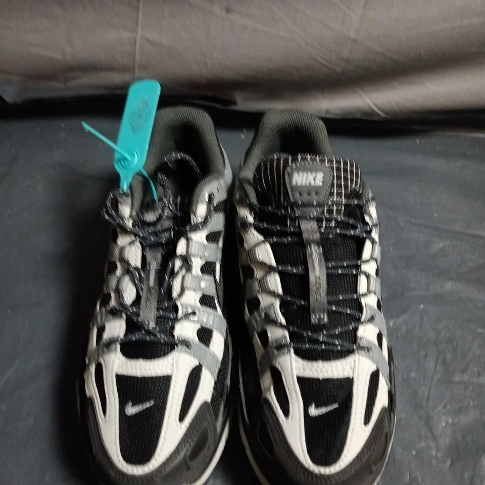 PAIR OF NIKE P-6000 TRAINERS - UK SIZE 7.5