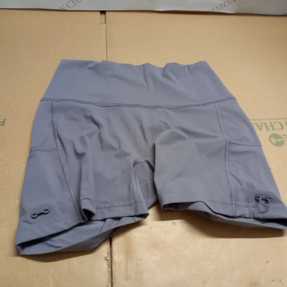 GYMSHARK WORKOUT SHORTS SIZE L