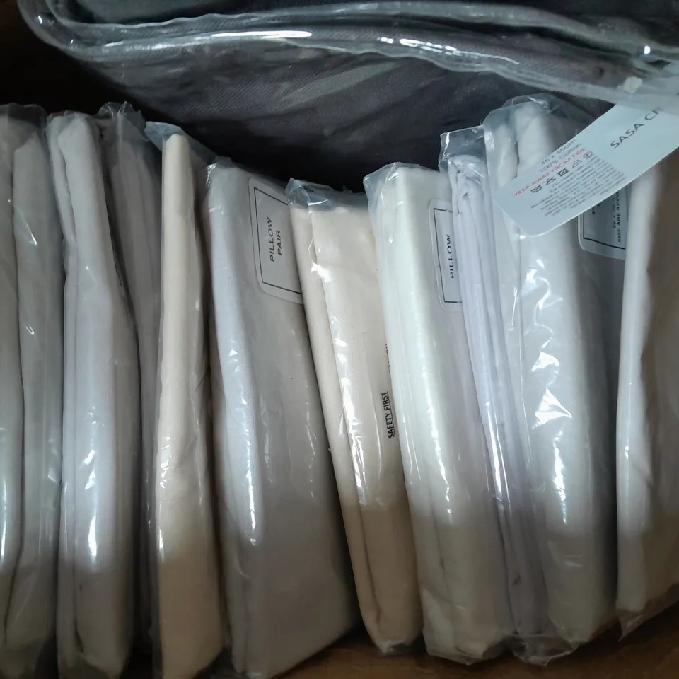 BOX OF APPROXIMATELY 8 ASSORTED BEDDING ITEMS TO INCLUDE PILLOW PAIRS IN VARIOUS COLOURS