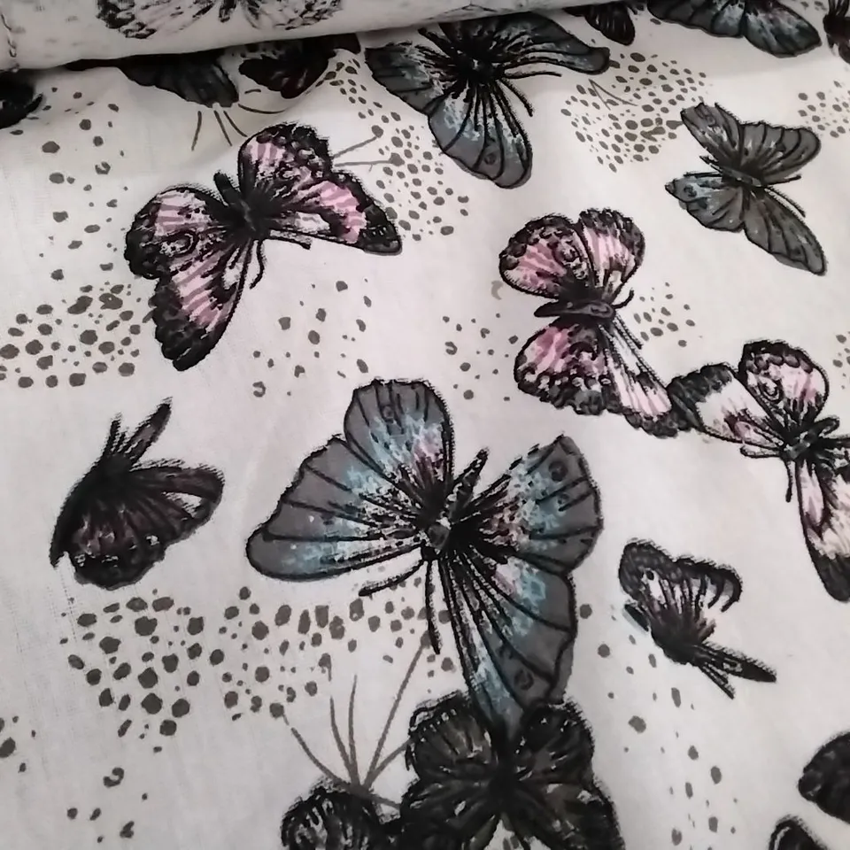 ROLL OF BUTTERFLY DECORATED LINEN APPROXIMATELY 100MX1.5M 