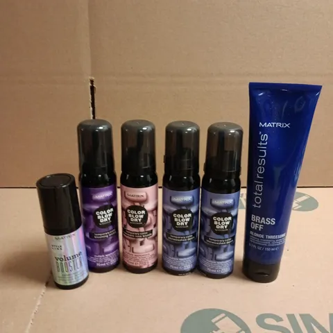 BOX OF APPROXIMATELY 30 MATRIX HAIRCARE PRODUCTS TO INCLUDE BRASS OFF PROTECTING CREAMS, TEMPORARY COLOUR SPRAYS AND VOLUME BOOSTERS