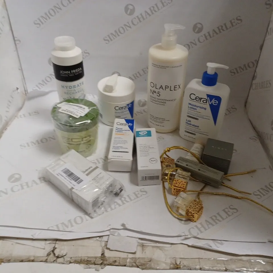 LOT OF APPROX. 15 HEALTH AND BEAUTY ITEMS - OLAPLEX CONDITIONER, CERA VE MOISTURISER, LUMIN EXFOLIATING SCRUB