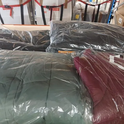 APPROXIMATELY 6 ITEMS OF ASSORTED BRAND NEW REGATTA CLOTHING AND ACCESSORIES
