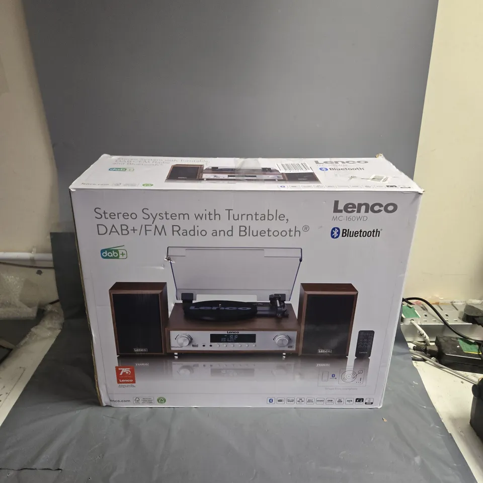 BOXED LENCO STEREO SYSTEM WITH TURNTABLE