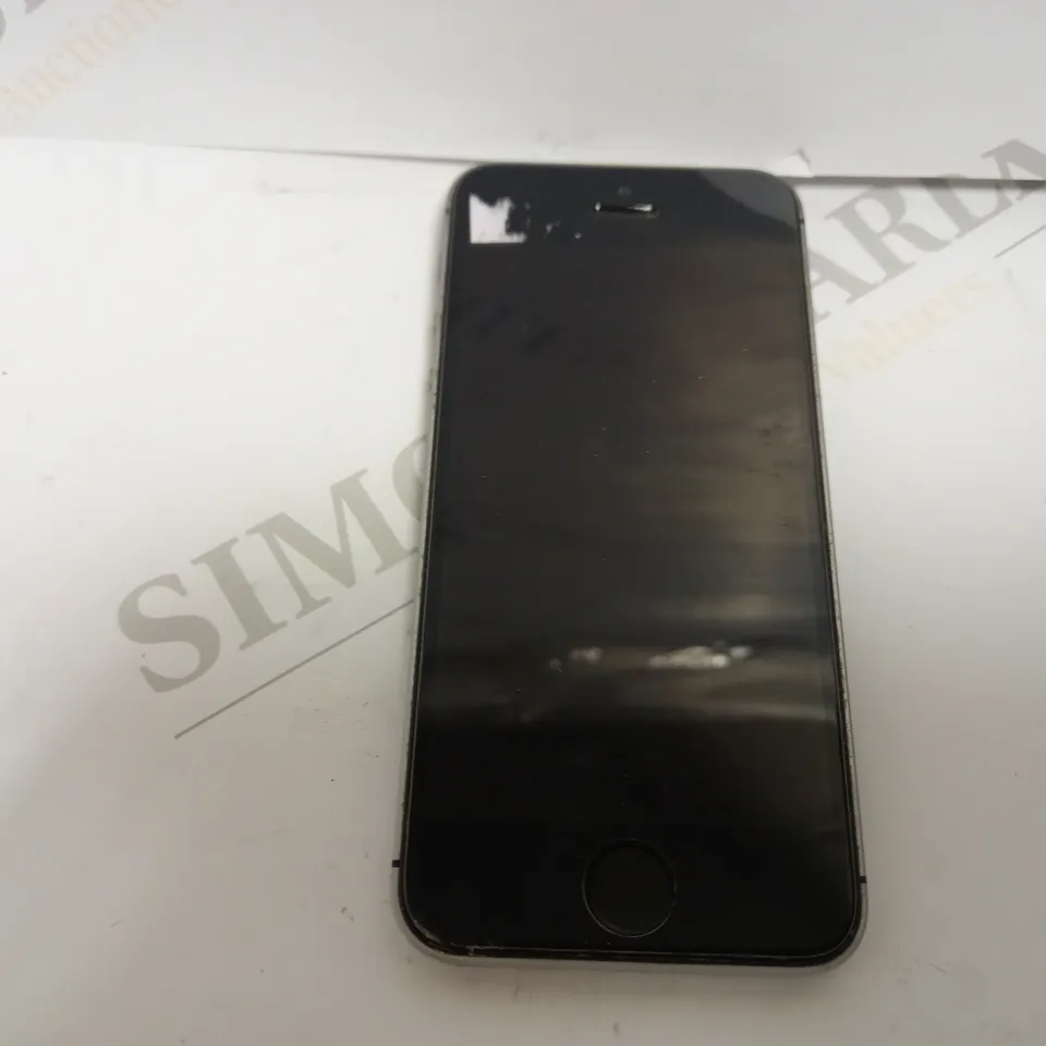 APPLE IPHONE SE (1ST GENERATION) - SILVER 