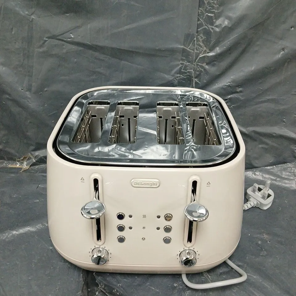 BOXED DELONGHI ECLETTICA 4-SLICE TOASTER