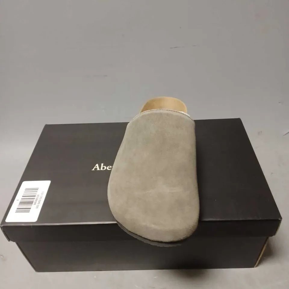 BOXED PAIR OF ABERCROMBIE & FITCH SLIP ON SHOES - 8