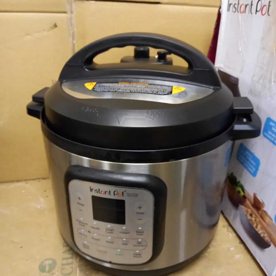INSTANT POT DUO CRISP + AIR FRYER 8L MULTICOOKER