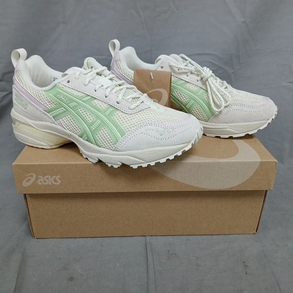 BOXED PAIR OF ASICS GEL-1090V2 TRAINERS IN CREAM/JADE SIZE UK 5