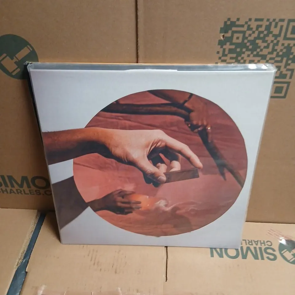 LOT OF APPROXIMATELY 10 ASSORTED VINYL LPS – MIXED ARTISTS (THE SIRENS OF TITAN: APOCALYPSE SESSIONS; LISA RONSON: EMPERORS OF MEDIEVAL JAPAN)