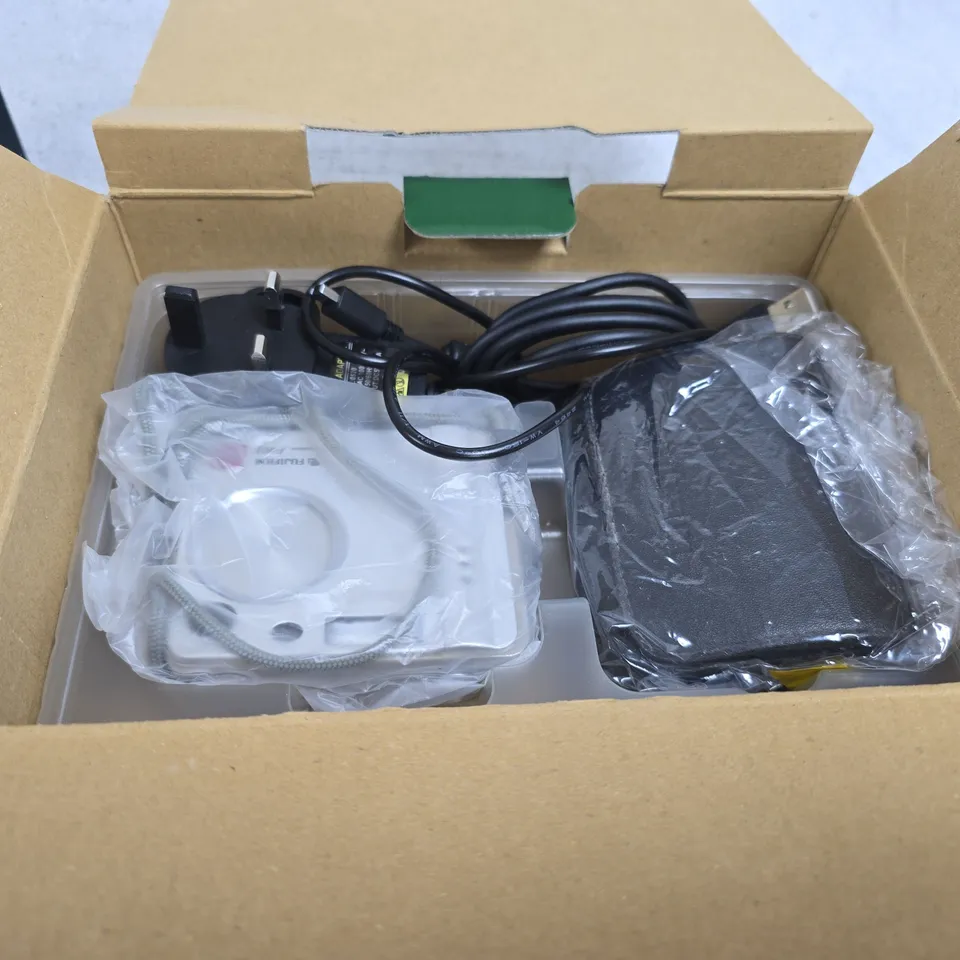 FUJI DIGITAL CAMERA FINEPIX F401 WITH PICTURE CRADLE CP-FX401