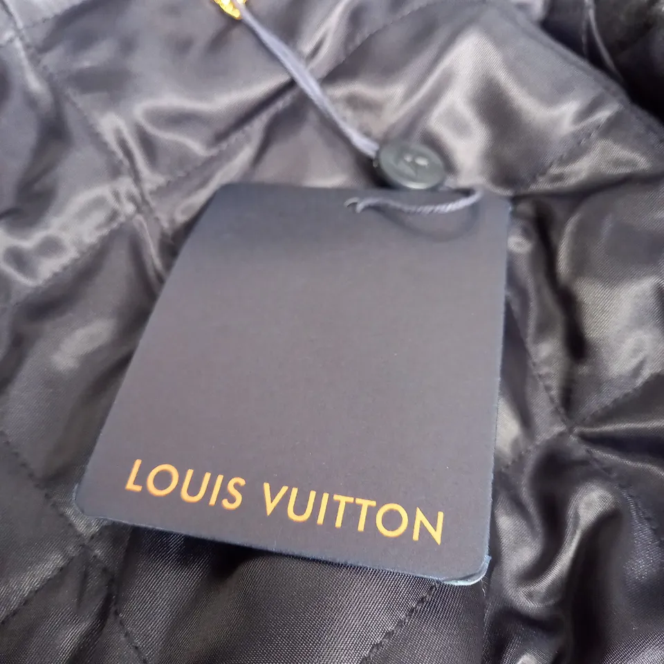 LOUIS VUITTON NAVY & WHITE BUTTON UP JACKET - SIZE 50