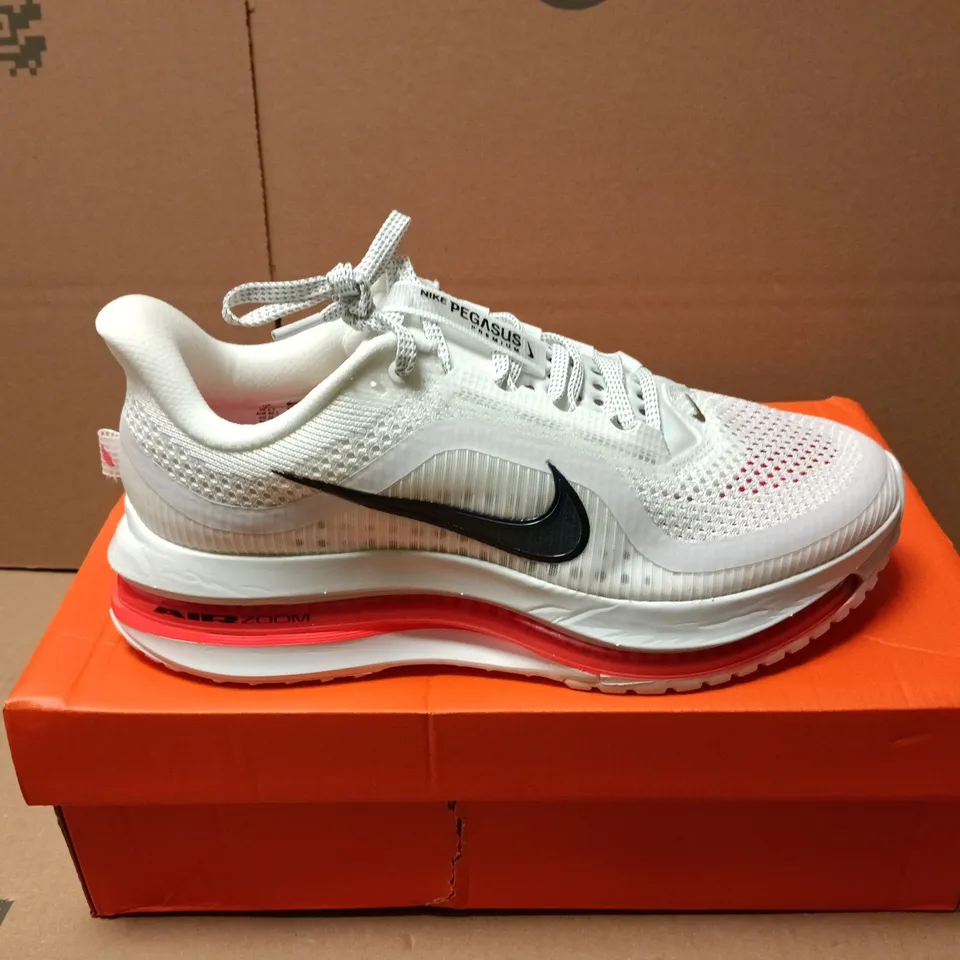 BOXED PAIR OF NIKE WOMENS PEGASUS PREMIUM TRAINERS IN WHITE/RED - UK 6.5