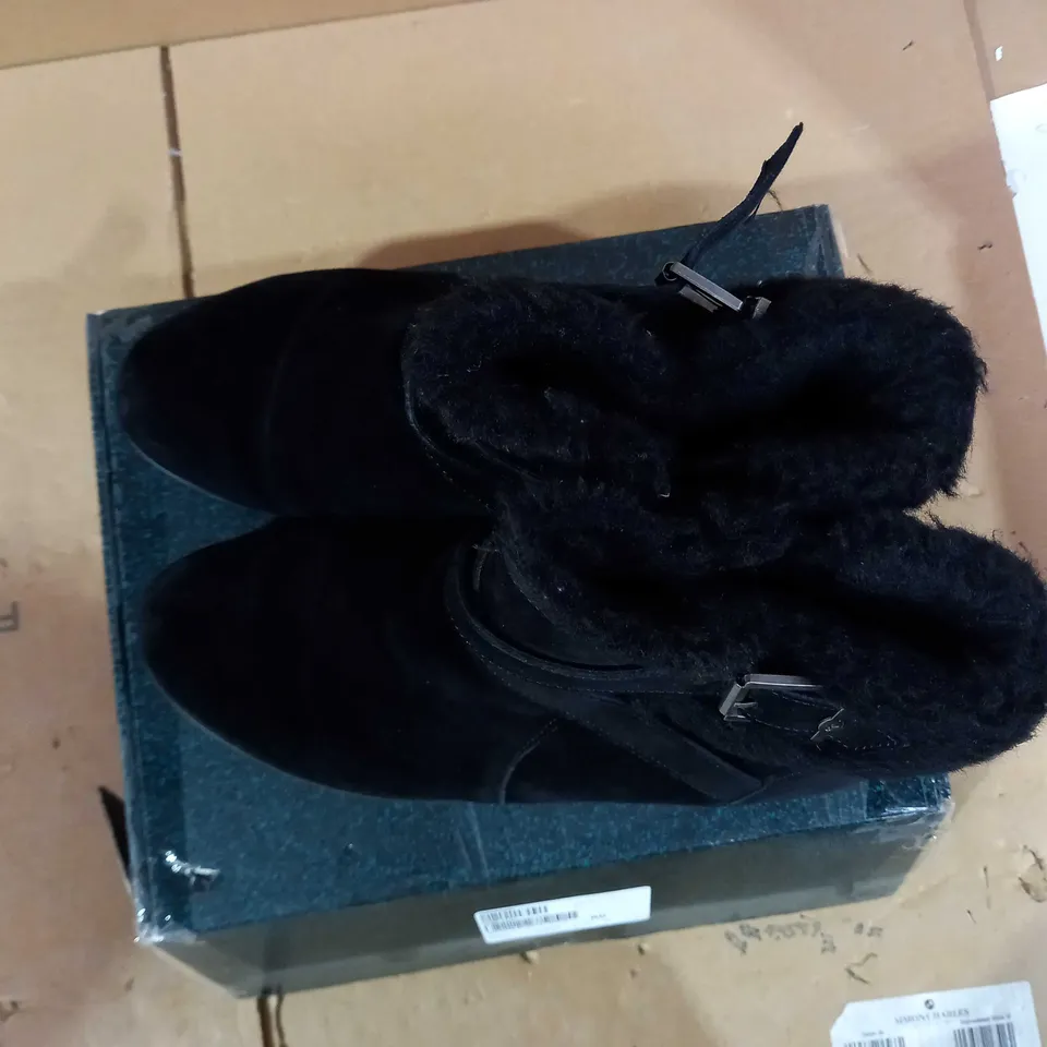 EMU AUSTRALIA FAUX SUEDE BOOTS - BLACK - UK 6
