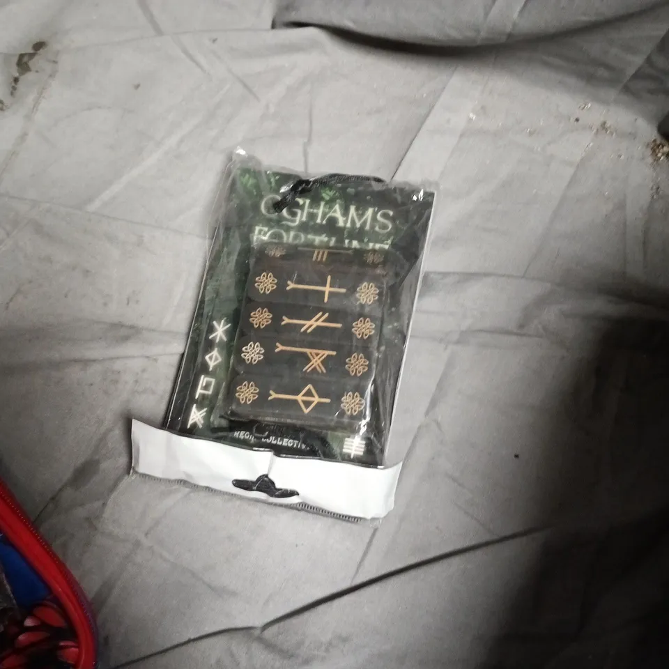 BOX OF APPROXIMATELY 12 ASSORTED TOYS INCLUDING OGHAMS FORTUNE , TEMPORARY TATTOO MARKERS AND SPIDERMAN SATCHELL 